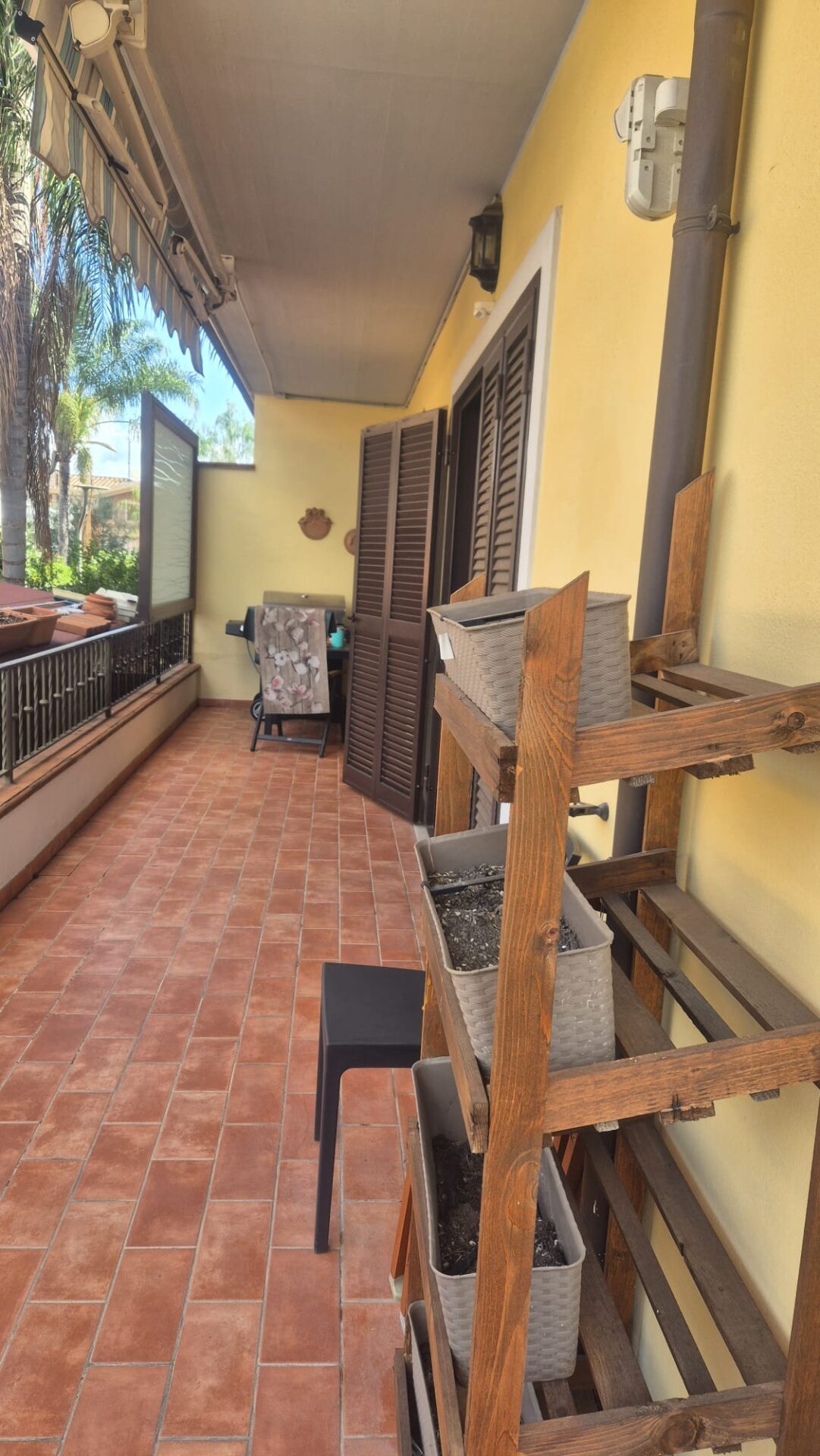 VENDESI PORZIONE DI QUADRIFAMILIARE – ZONA CENTRALE- PONTINIA