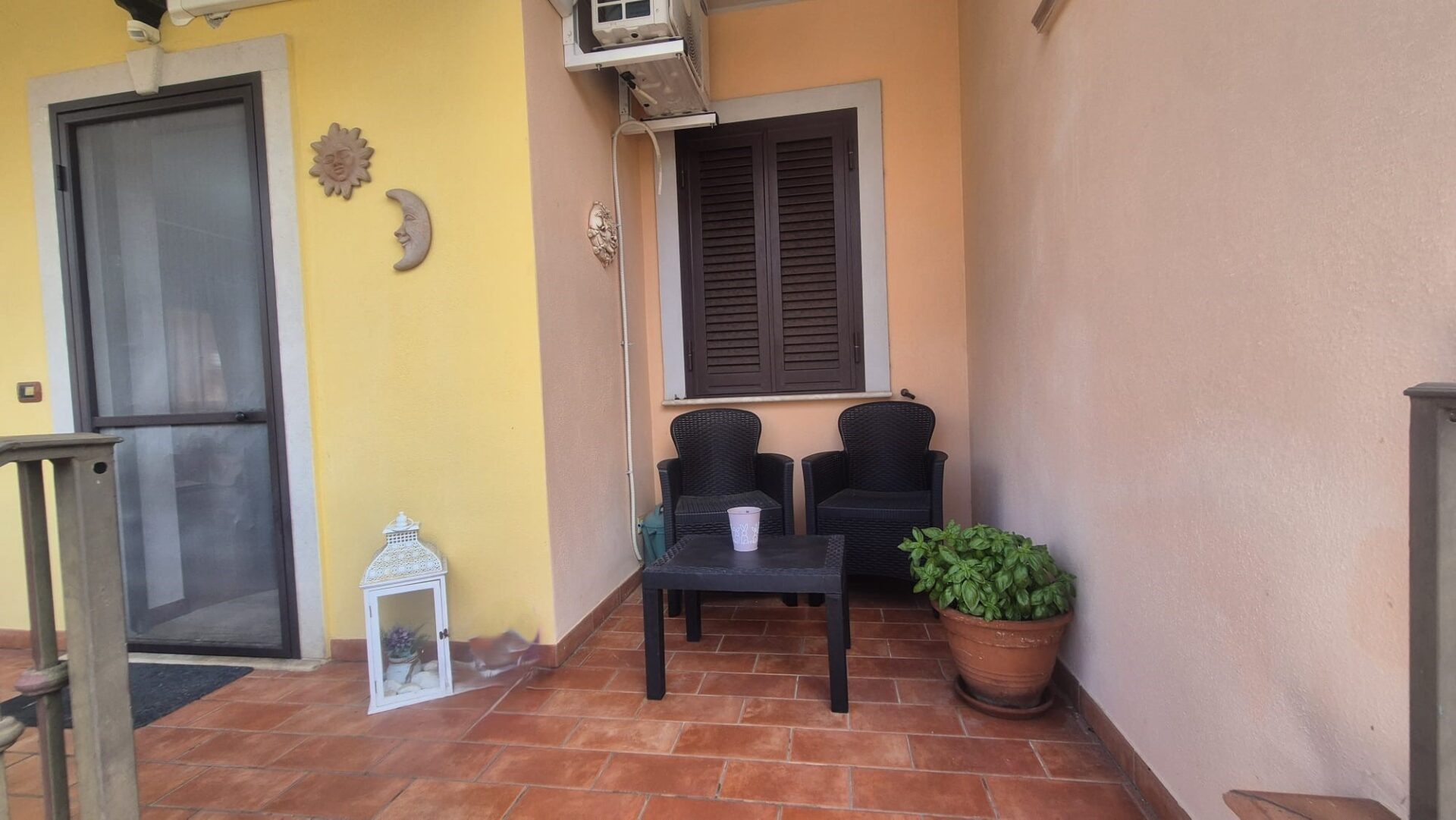 VENDESI PORZIONE DI QUADRIFAMILIARE – ZONA CENTRALE- PONTINIA