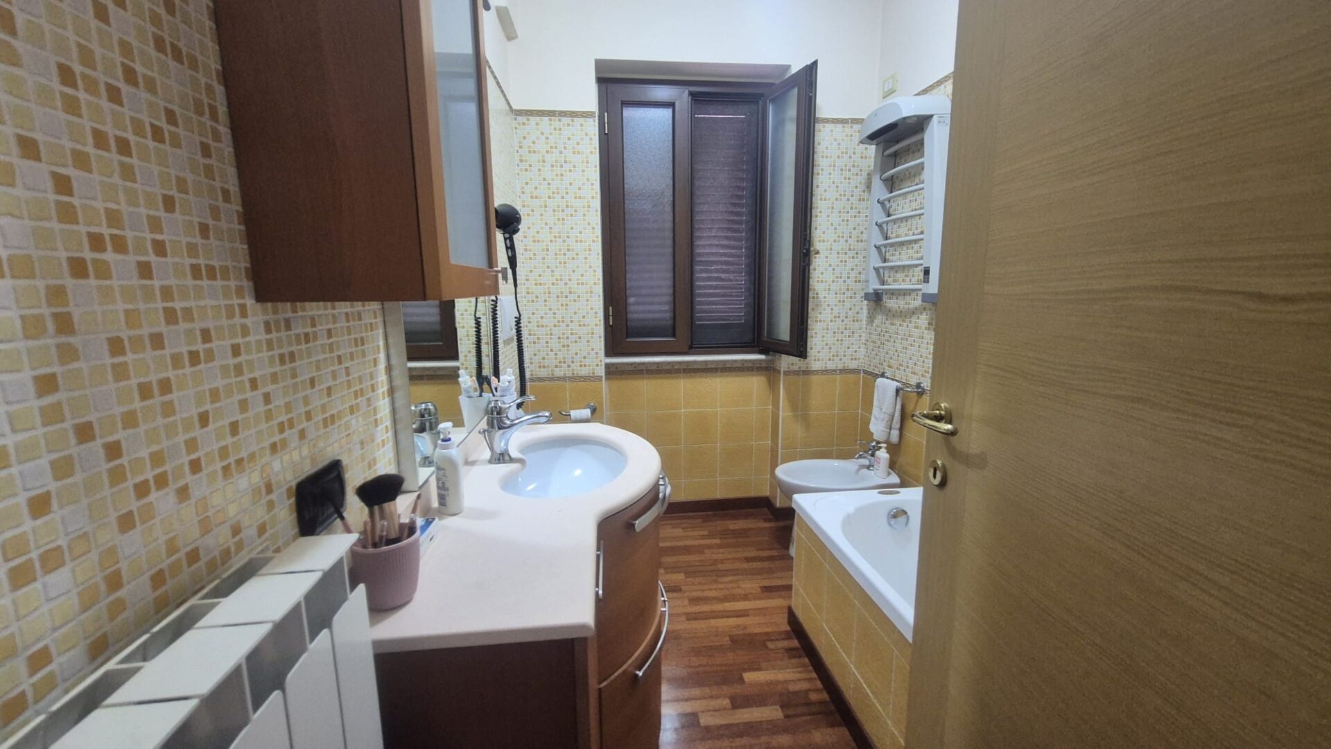 VENDESI PORZIONE DI QUADRIFAMILIARE – ZONA CENTRALE- PONTINIA