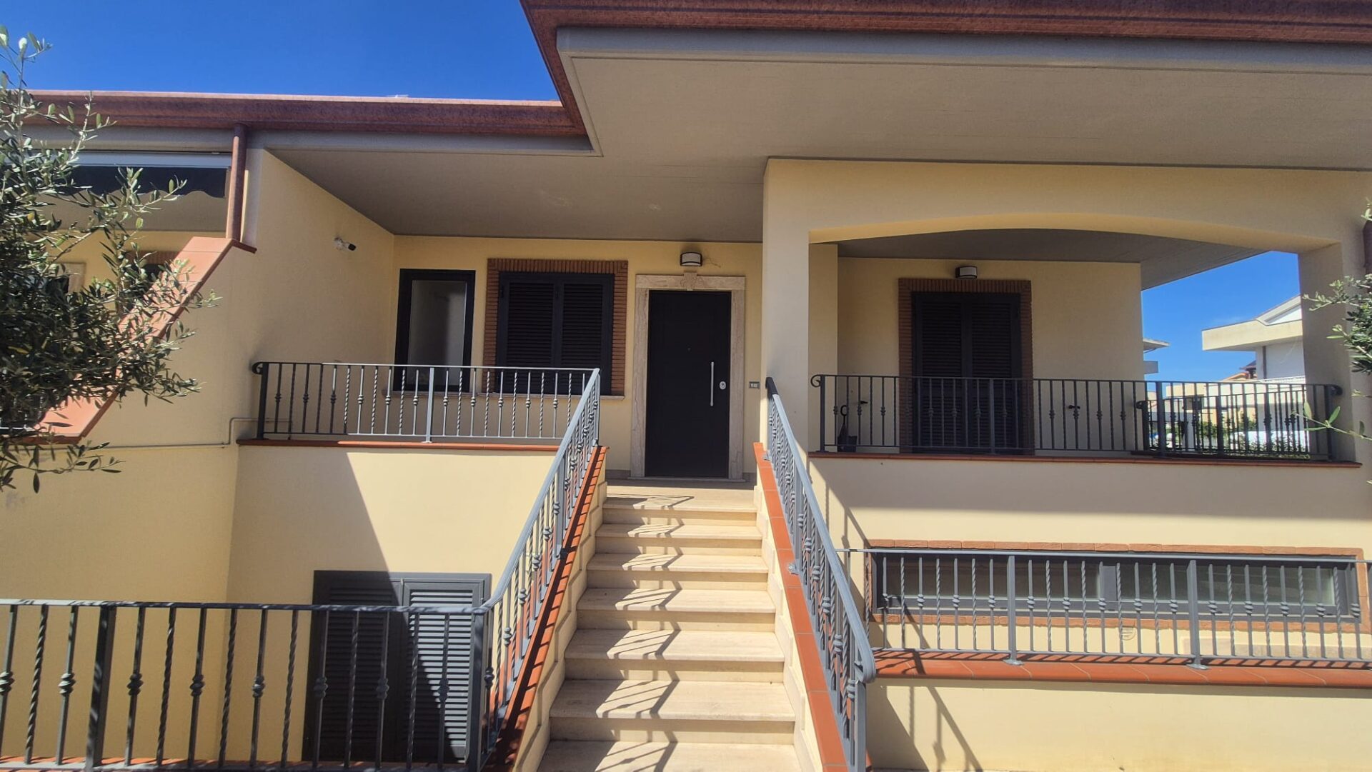 VENDESI VILLINO – ZONA CENTRALE – PONTINIA