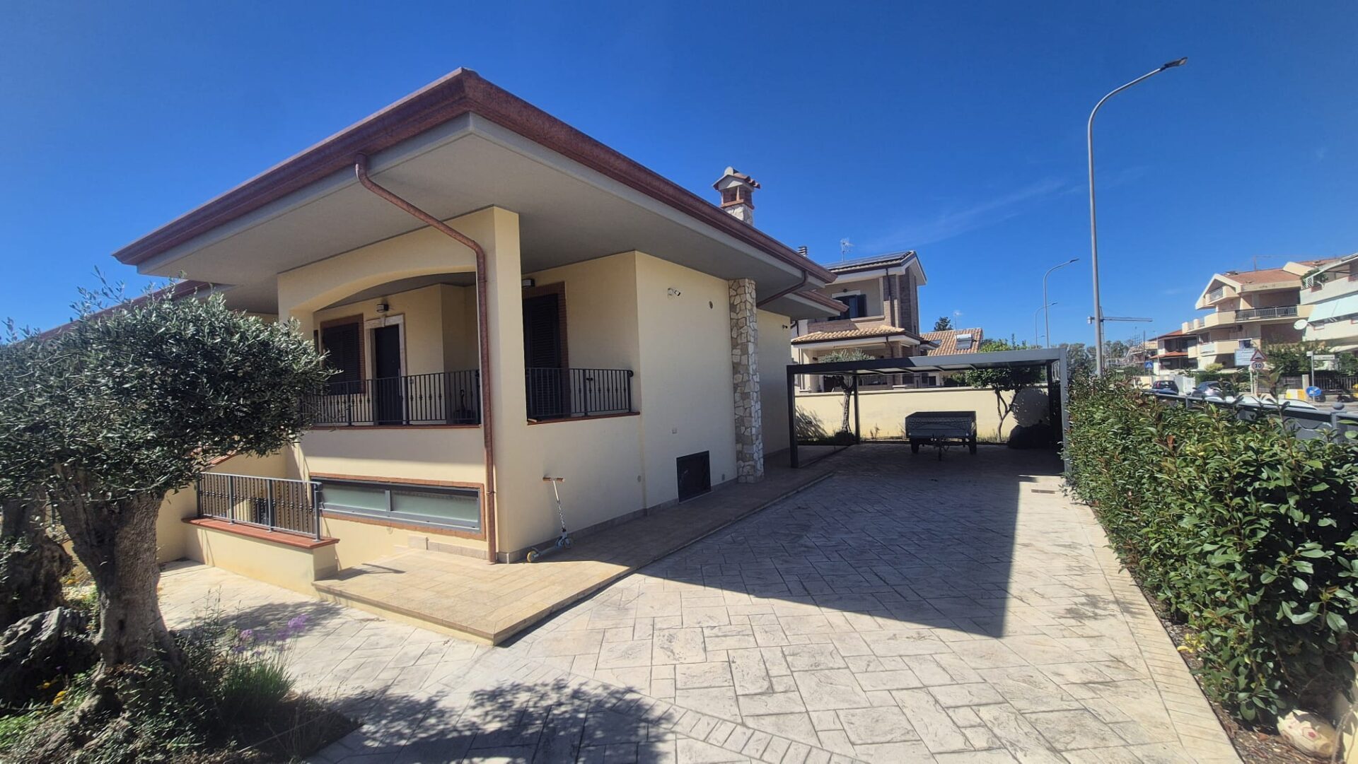 VENDESI VILLINO – ZONA CENTRALE – PONTINIA