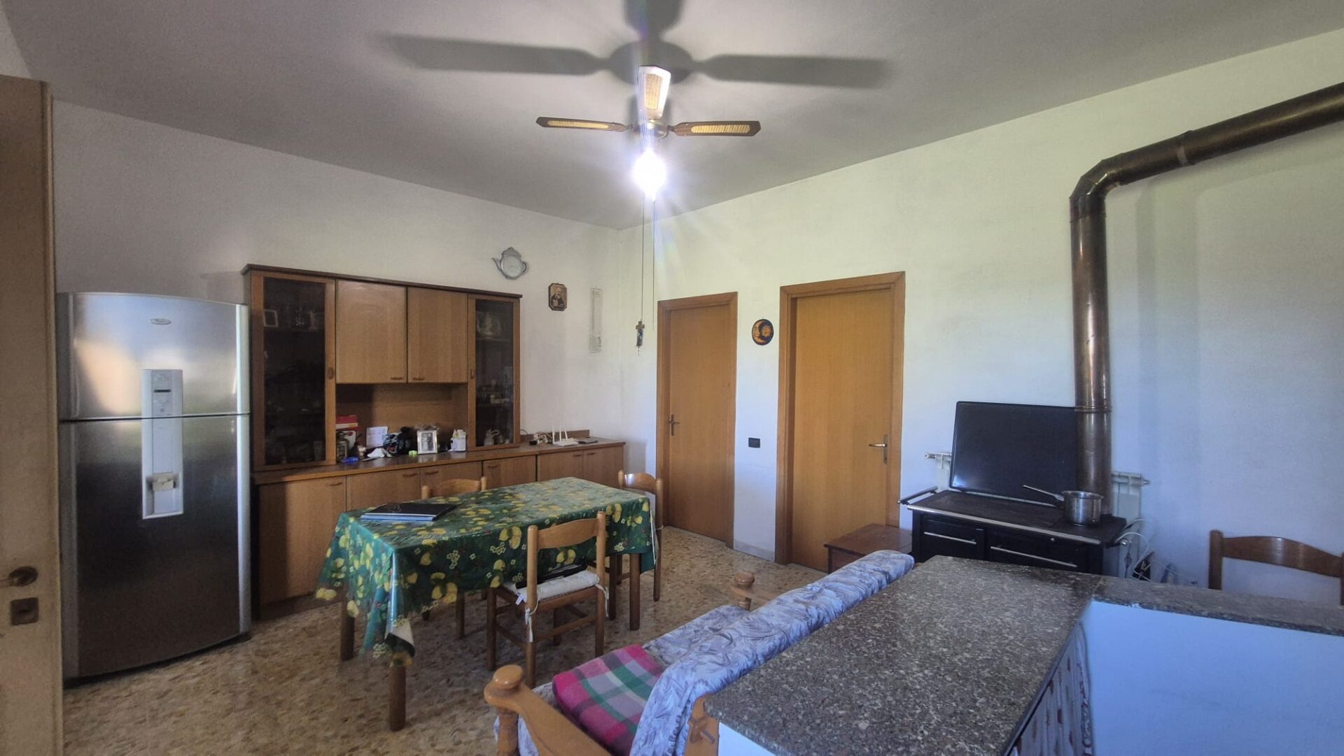 VENDESI PORZIONE DI CASALE – MIGLIARA 52 – PONTINIA