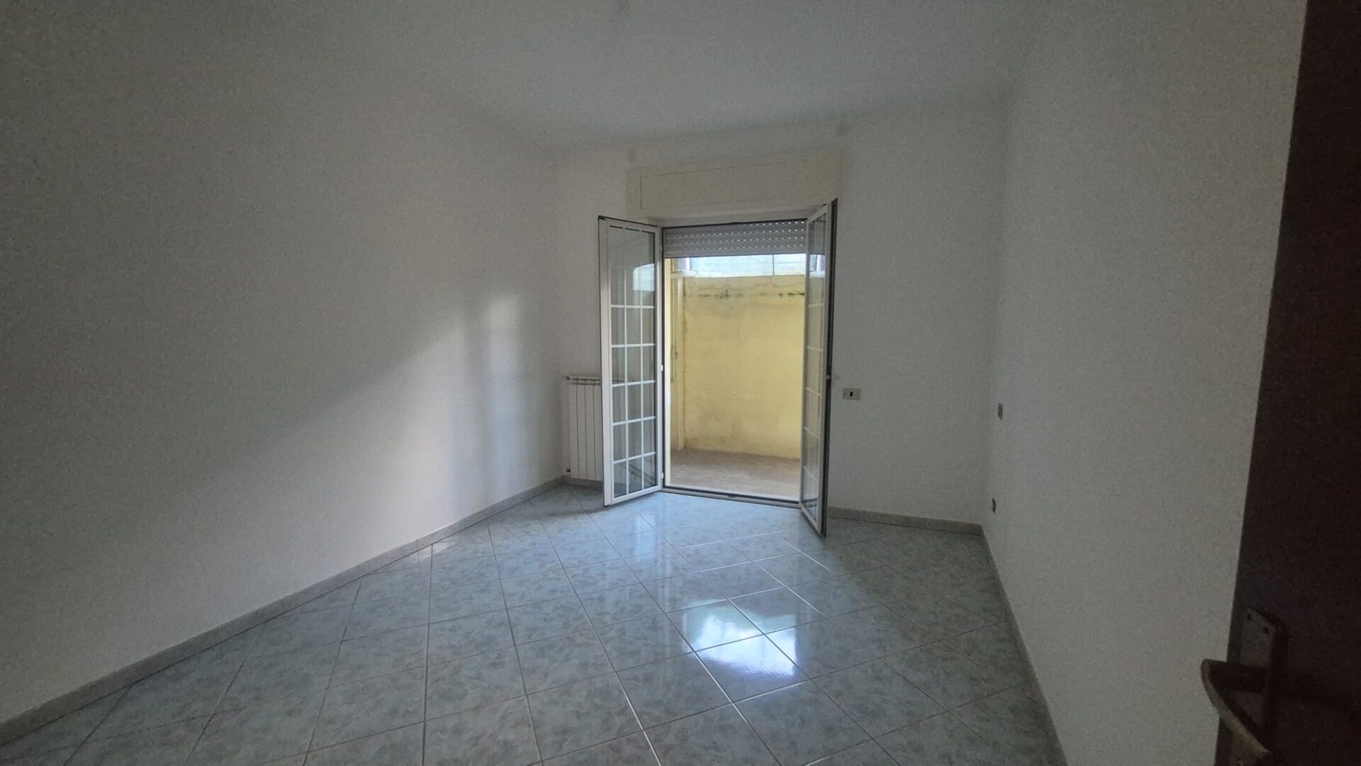 VENDESI UNITA’ IMMOBILIARE AL PIANO SEMINTERRATO- BORGO GRAPPA – LATINA