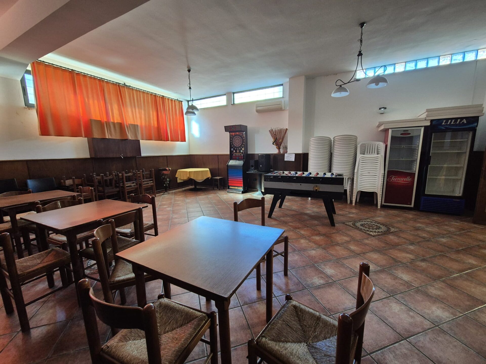 VENDESI ATTIVITA’ DI  BAR E GELATERIA – PONTINIA