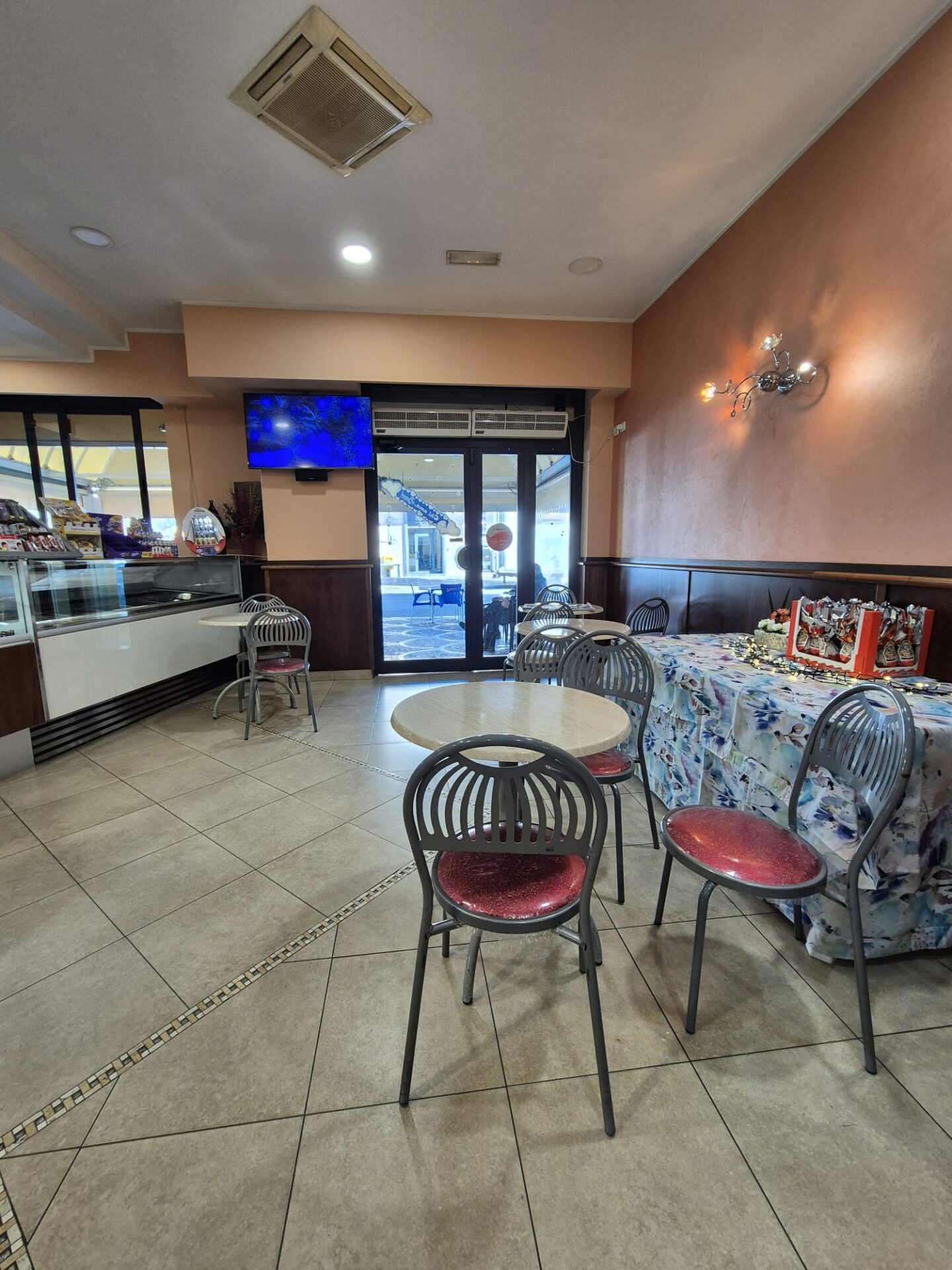 VENDESI ATTIVITA’ DI  BAR E GELATERIA – PONTINIA