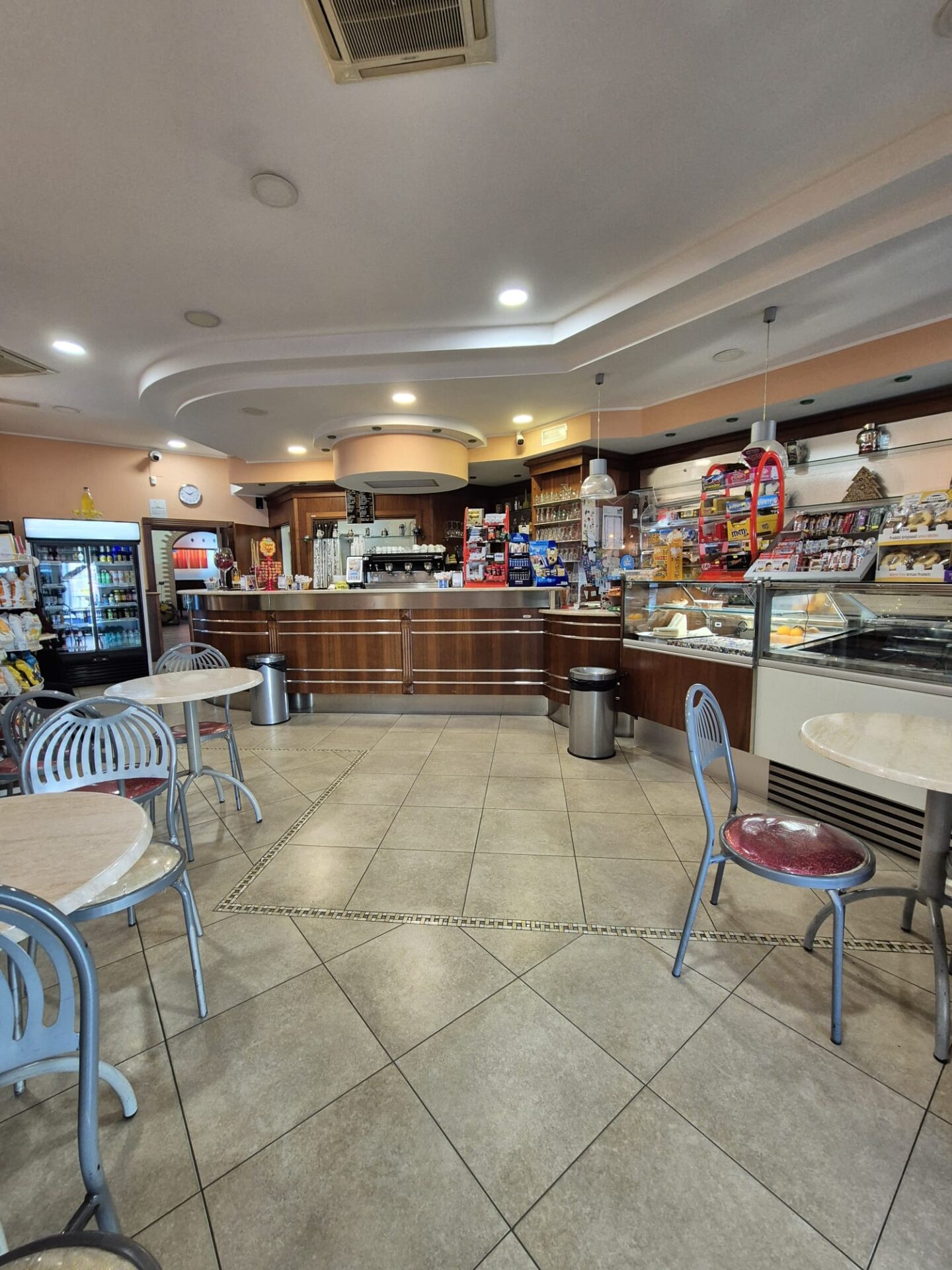 VENDESI ATTIVITA’ DI  BAR E GELATERIA – PONTINIA