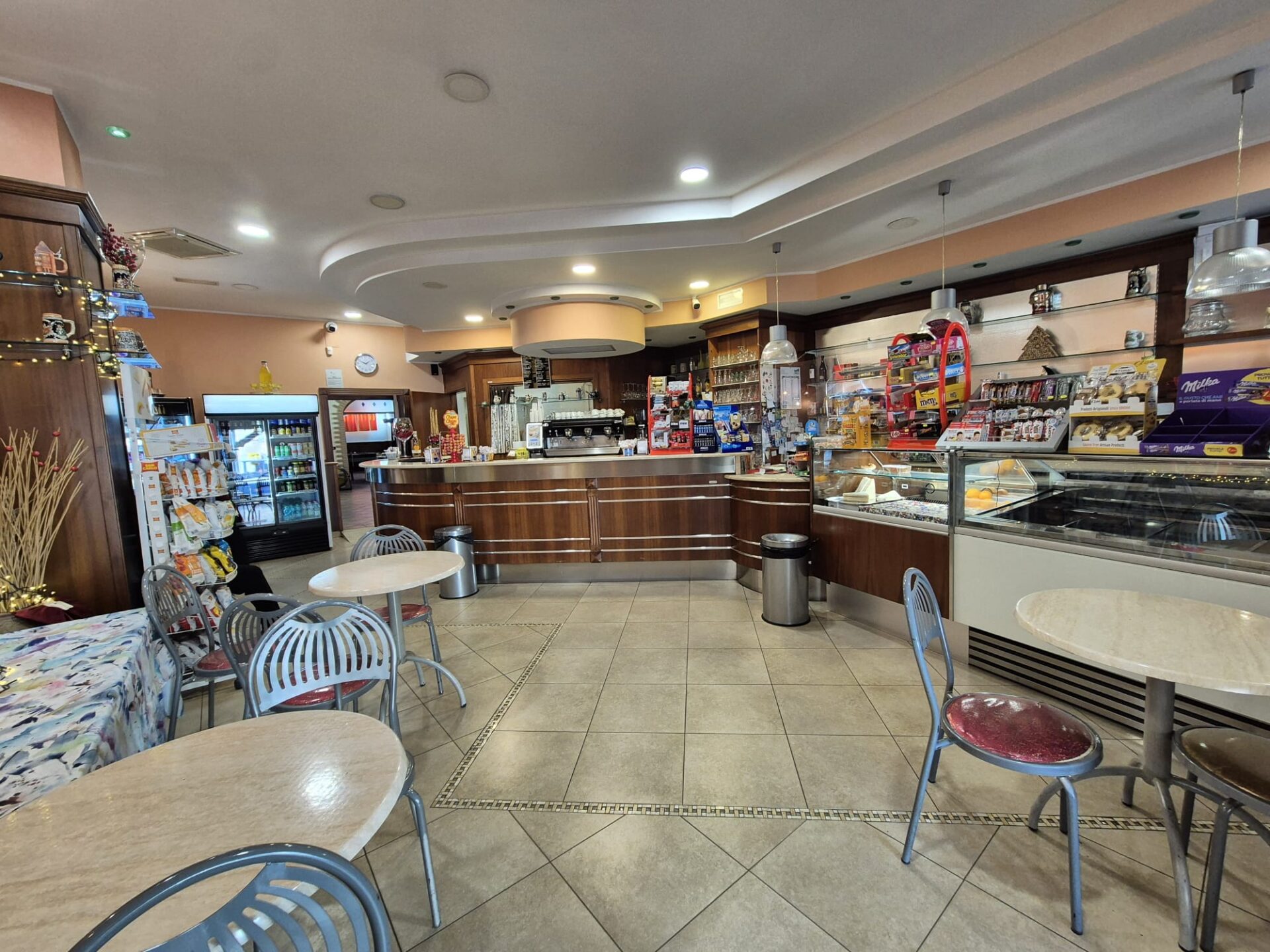 VENDESI ATTIVITA’ DI  BAR E GELATERIA – PONTINIA