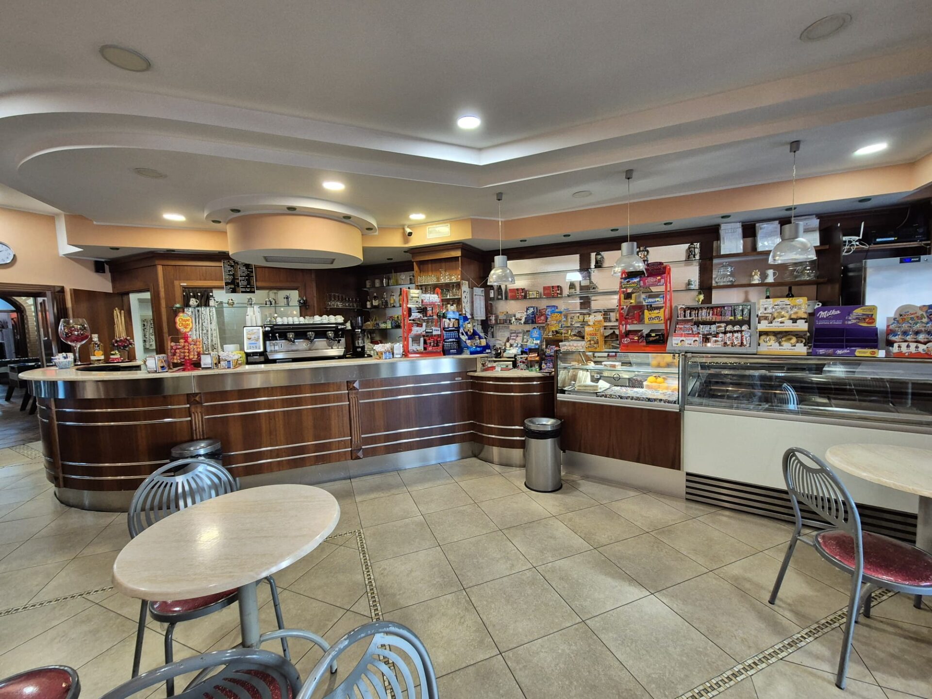 VENDESI ATTIVITA’ DI  BAR E GELATERIA – PONTINIA