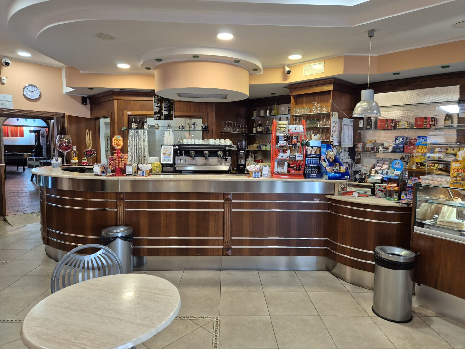 VENDESI ATTIVITA’ DI  BAR E GELATERIA – PONTINIA