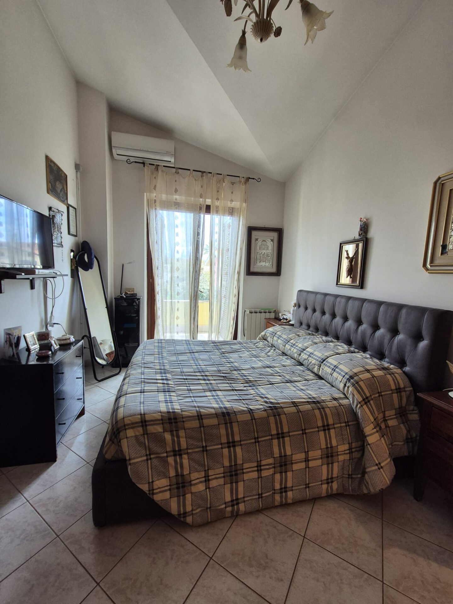 VENDESI PORZIONE DI VILLINO A SCHIERA – LOC. SACRAMENTO- SABAUDIA