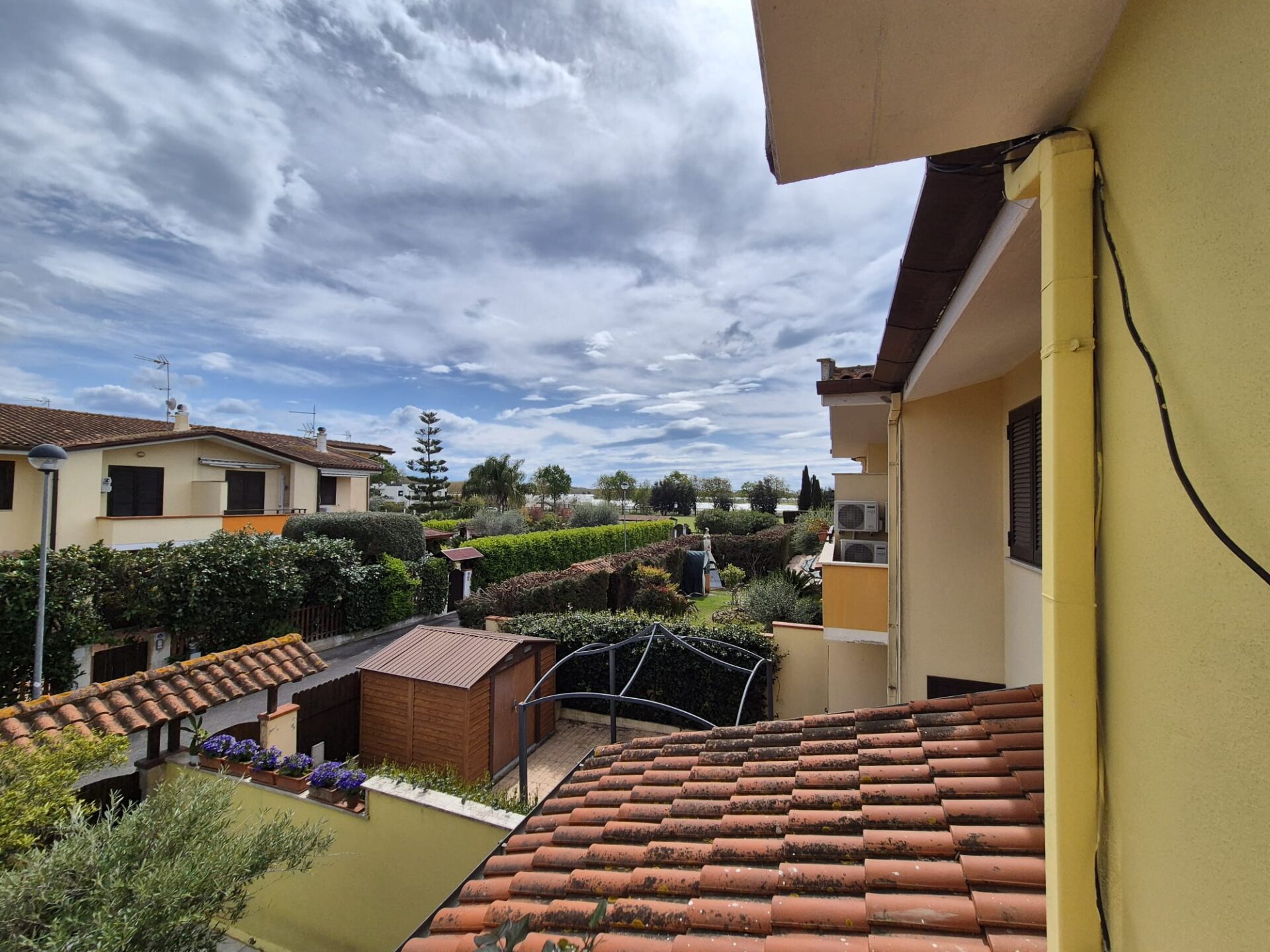VENDESI PORZIONE DI VILLINO A SCHIERA – LOC. SACRAMENTO- SABAUDIA