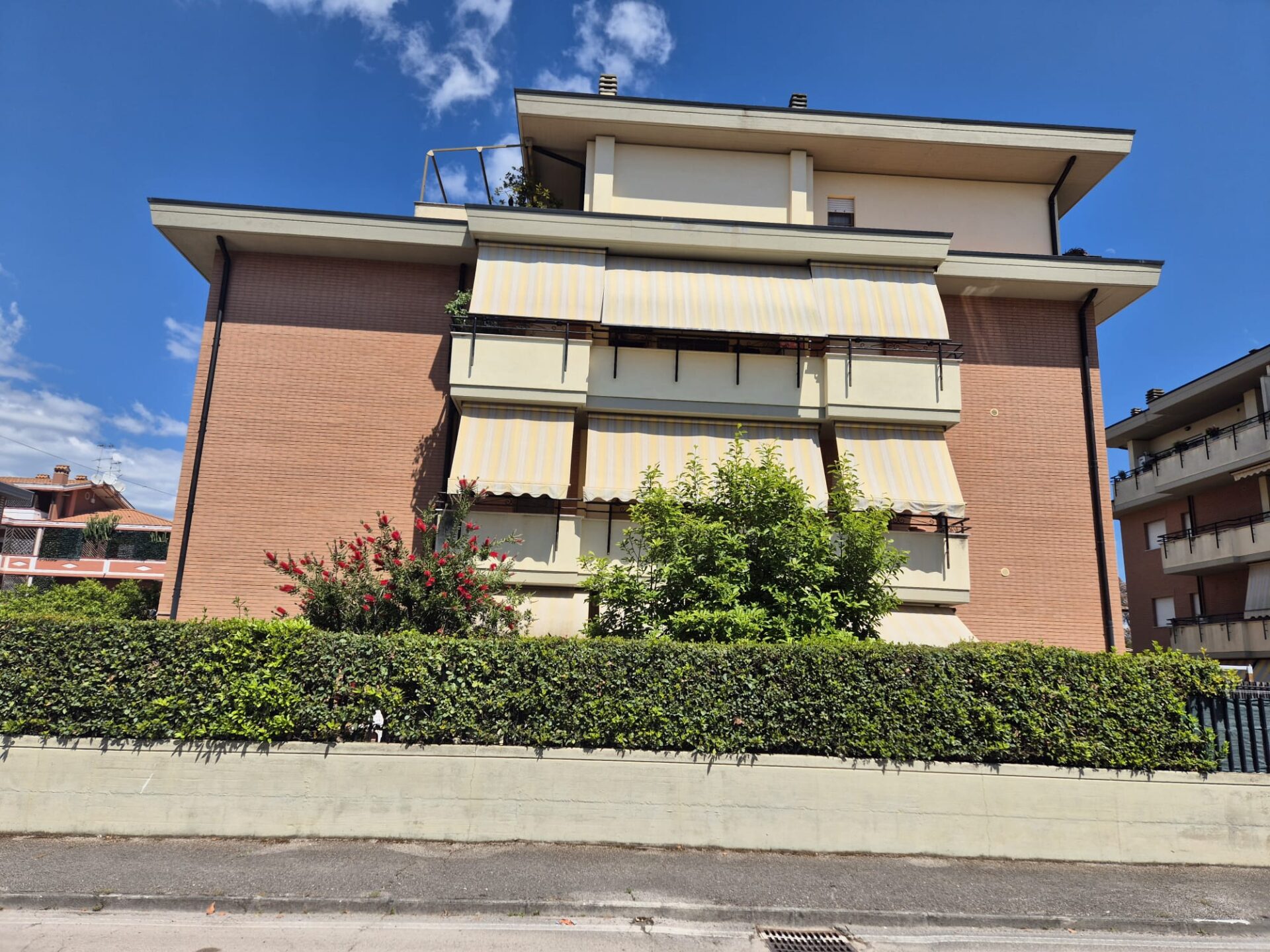 VENDESI APPARTAMENTO- ZONA CENTRALE -PONTINIA