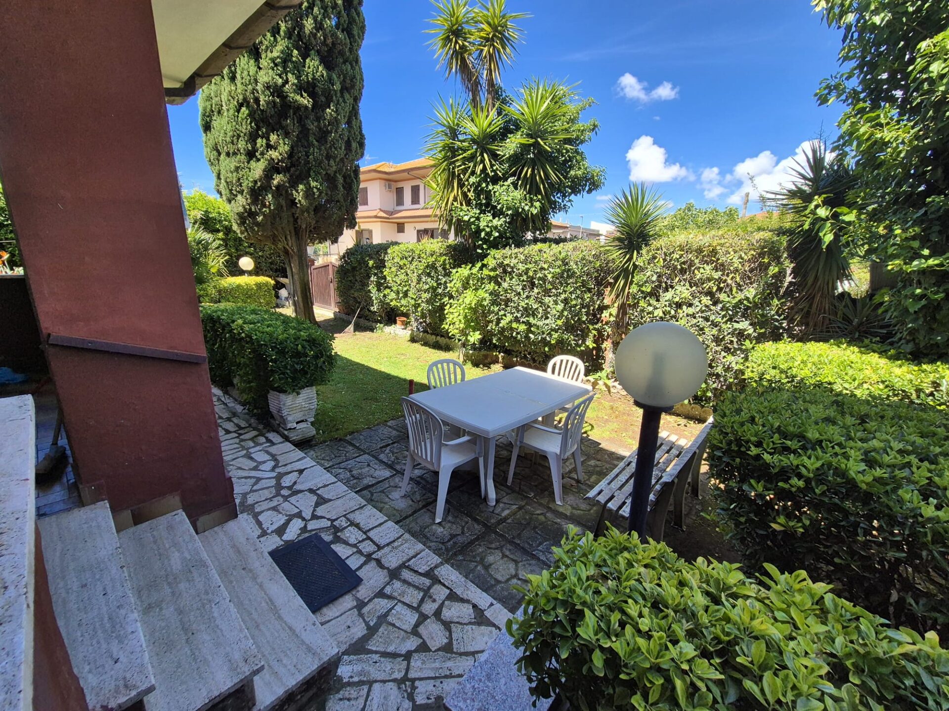 VENDESI PORZIONE DI VILLINO – SABAUDIA