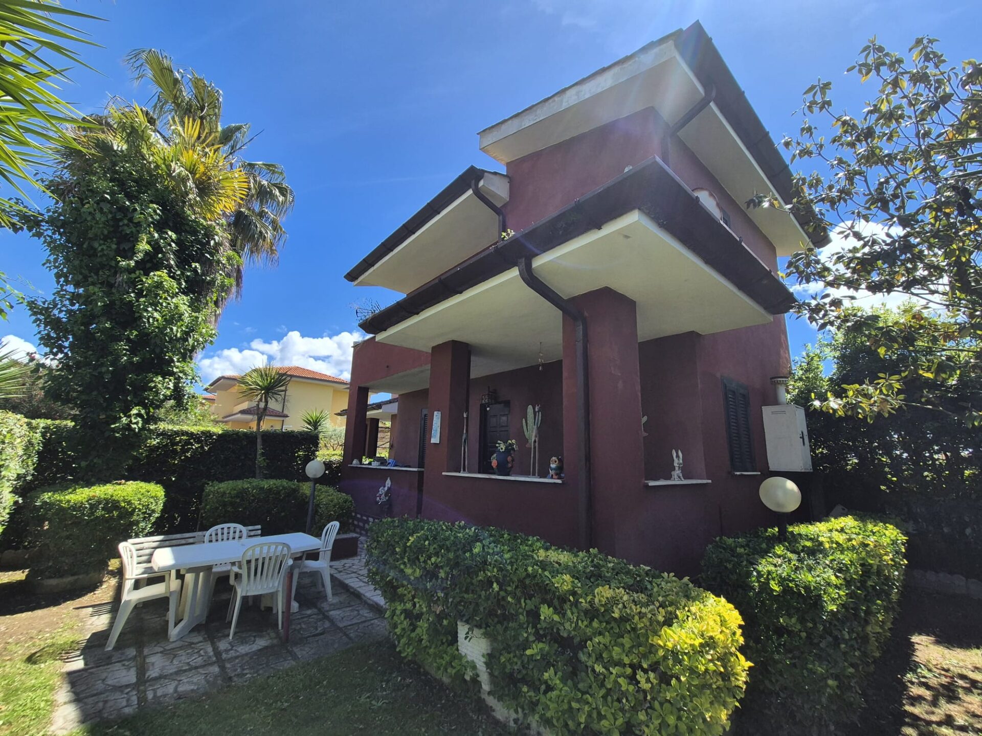 VENDESI PORZIONE DI VILLINO – SABAUDIA