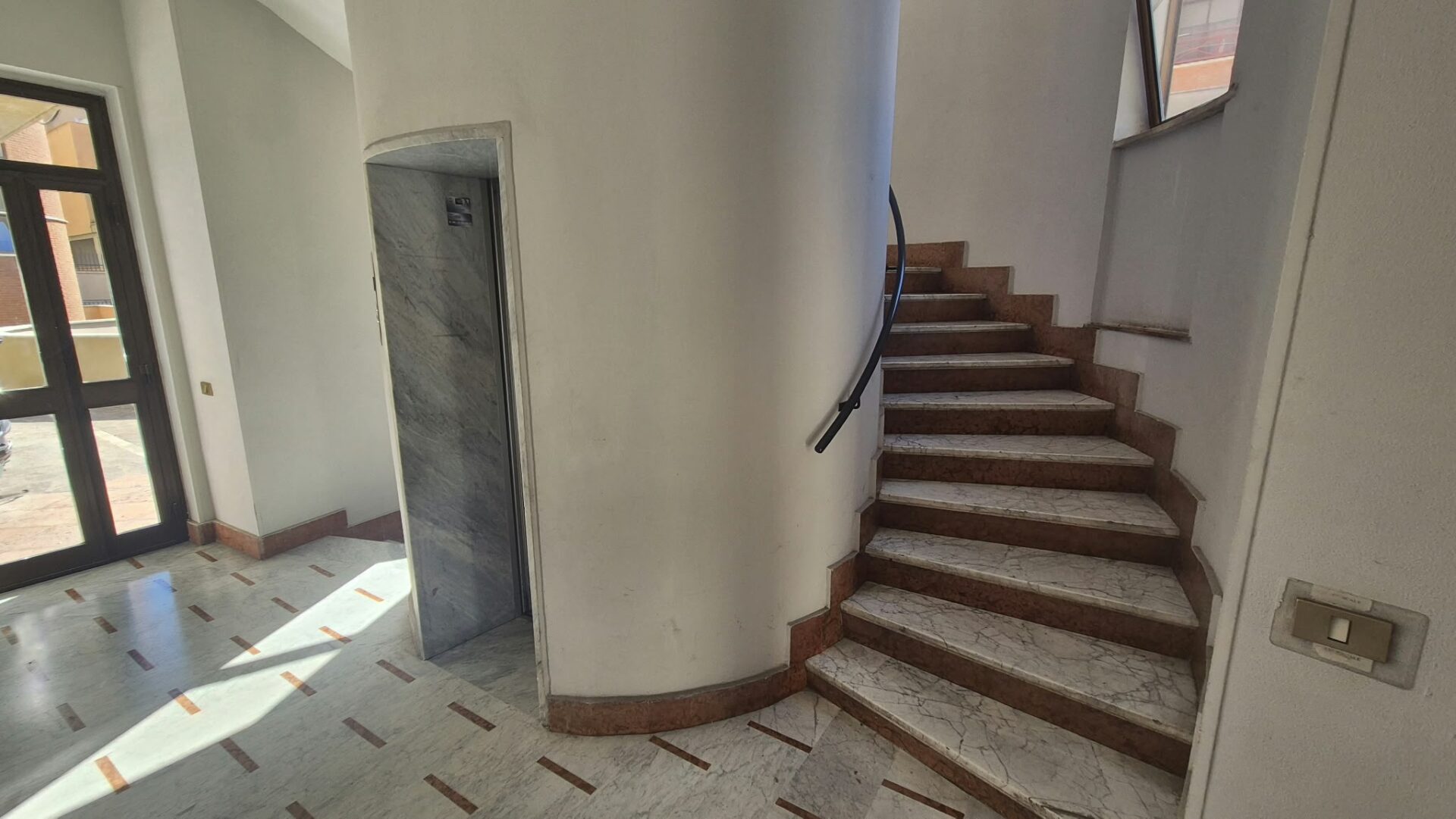 VENDESI ATTICO – LATINA